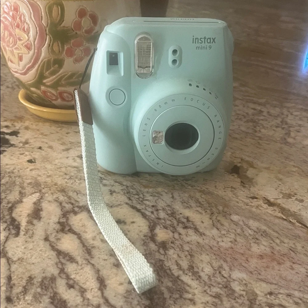 Fugifilm instax mini instant camera ice blue, 2.7x4.7x4.6 EUC